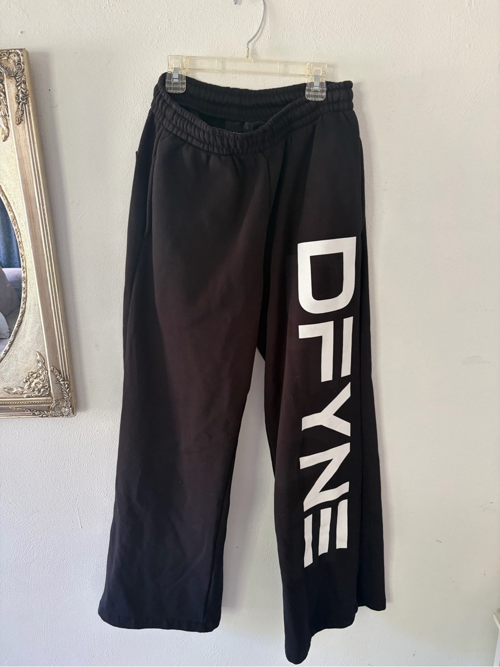 Dfyne sweatpants size small